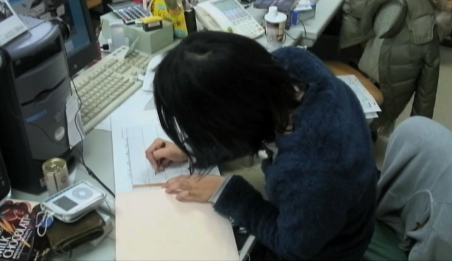 TSUTSUMI Naoko notant les avancées de la production des plans de GURREN LAGANN.