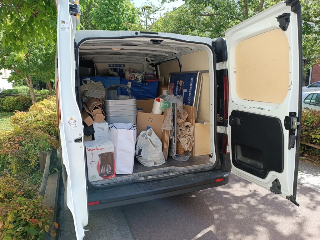 La camionnette s'en va avec le butin de Jonetsu - Jonetsu 07th